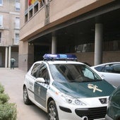 Vehículo de la Guardia Civl en un municipio de l'Horta.