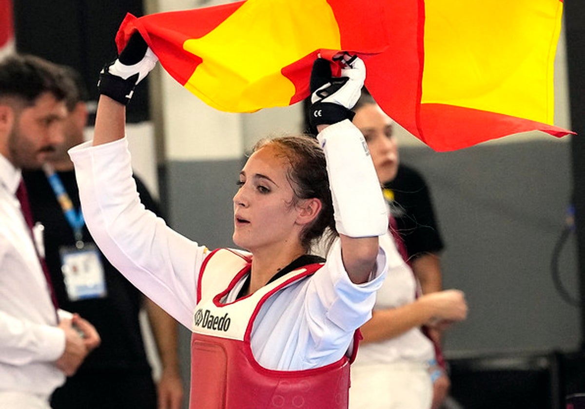 Violeta Díaz, celebrando su oro en la categoría -49 kg.
