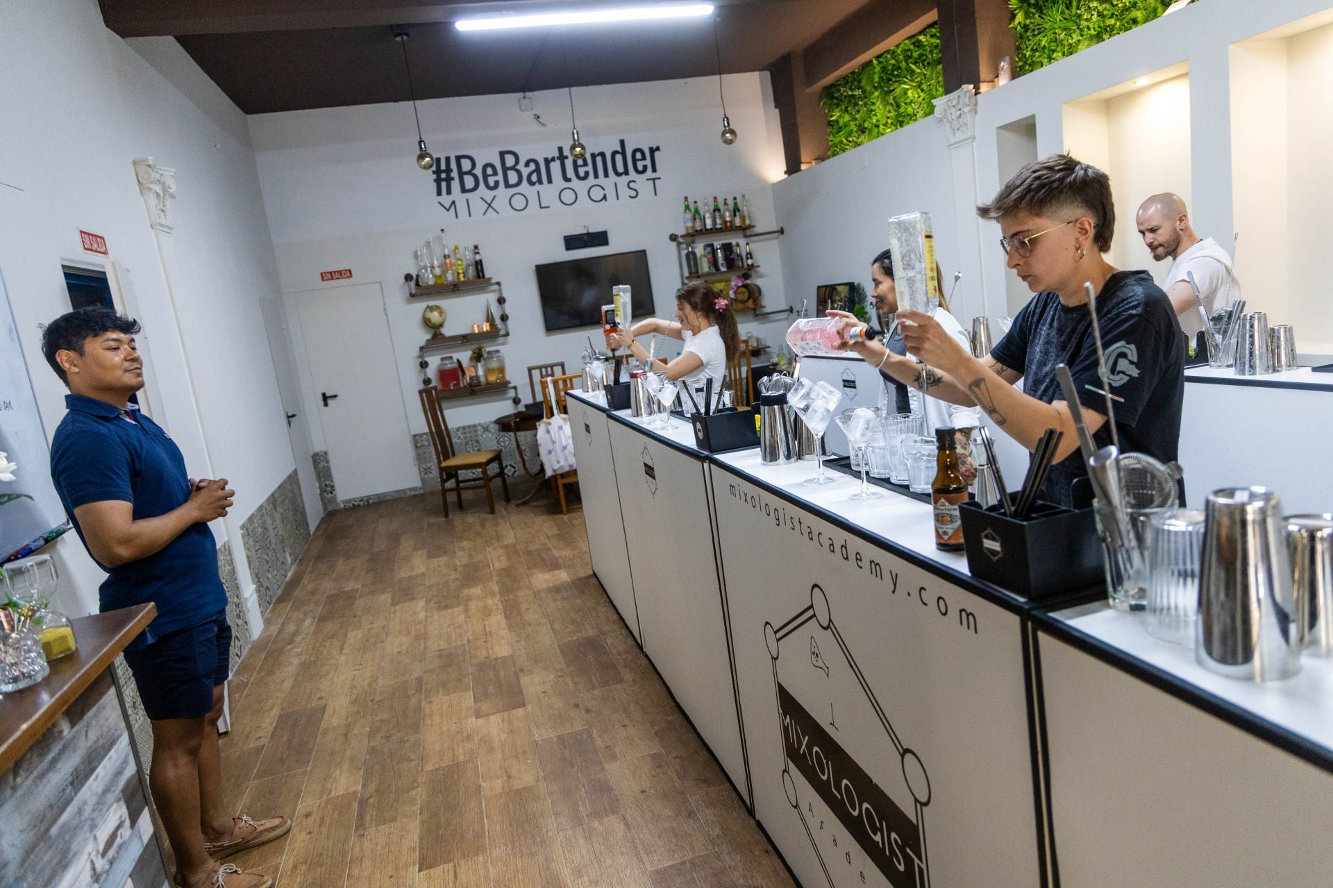 Escuela de cocteleros en Valencia