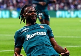 Goduine Koyalipou celebra un gol.