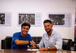 Manu Sánchez firma como jugador del Levante.