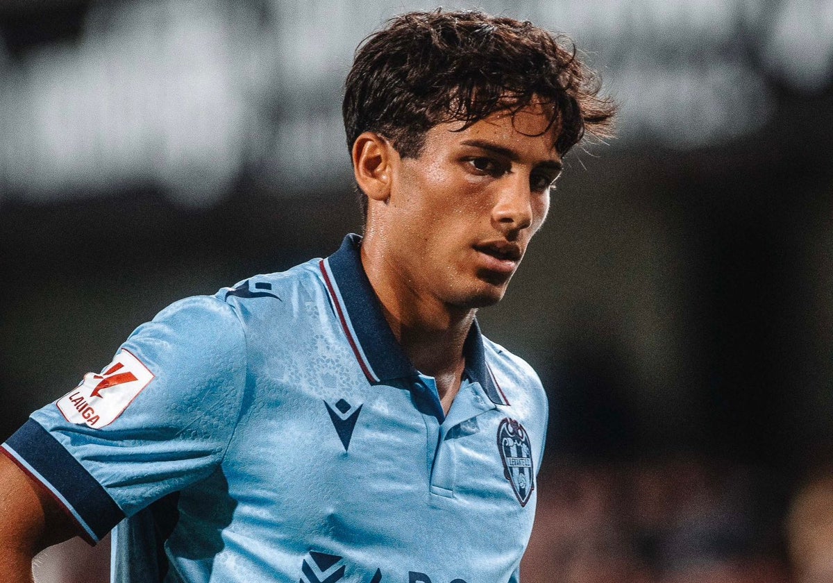 Marcos Navarro en su debut con el Levante.