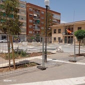 Plaza con el Ayuntamiento al fondo, a mediados de junio.
