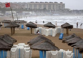 Playa de la Malvarrosa de Valencia el jueves durante el temporal.