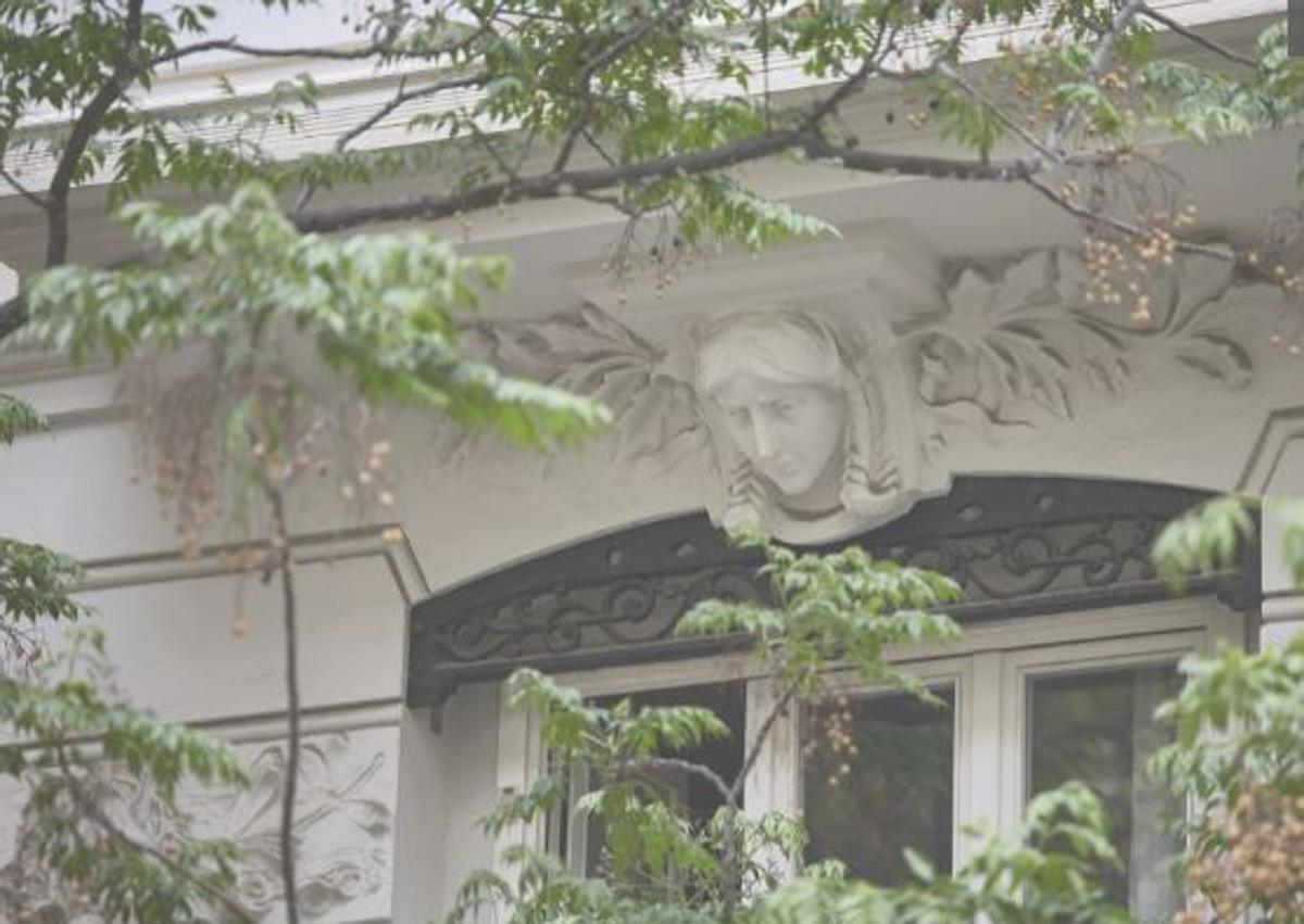 Imagen secundaria 1 - Detalle de la calle de Sorní, donde vivió el maestro Rodrigo, autor del 'Concierto de Aranjuez'.