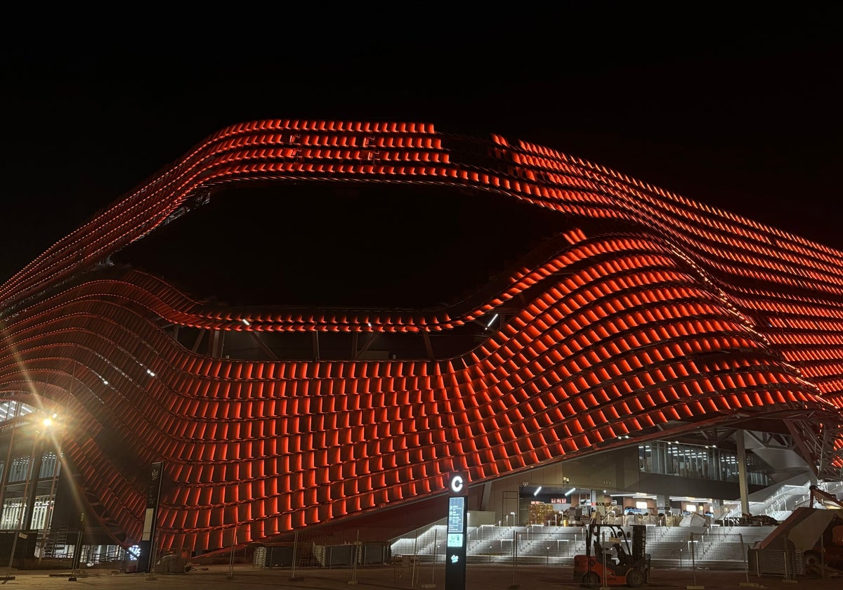 El Roig Arena enseña al mundo su espectacular iluminación