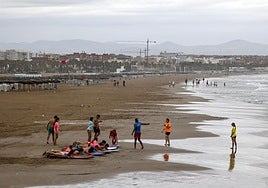 Temporal en la playa de la Malvarrosa.