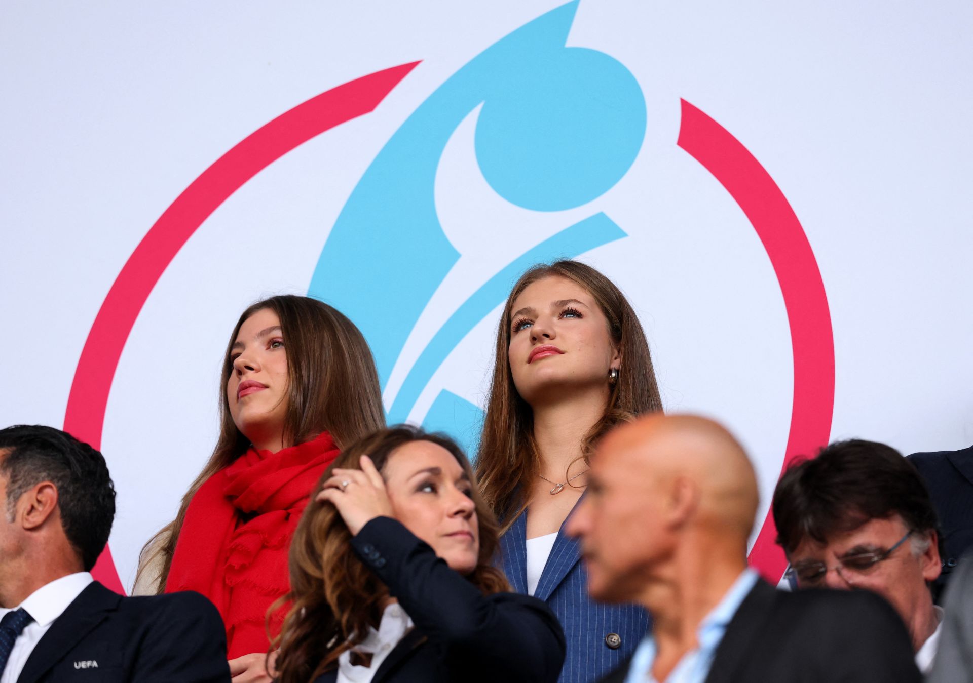 La princesa Leonor y la infanta Sofía apoyan a la selección femenina en Suiza