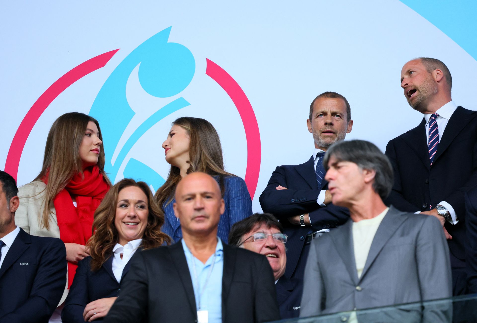 La princesa Leonor y la infanta Sofía apoyan a la selección femenina en Suiza