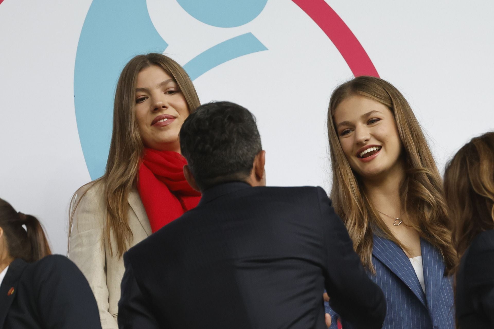 La princesa Leonor y la infanta Sofía apoyan a la selección femenina en Suiza