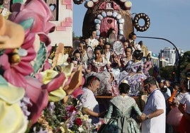 Una de las carrozas de la Batalla de Flores.