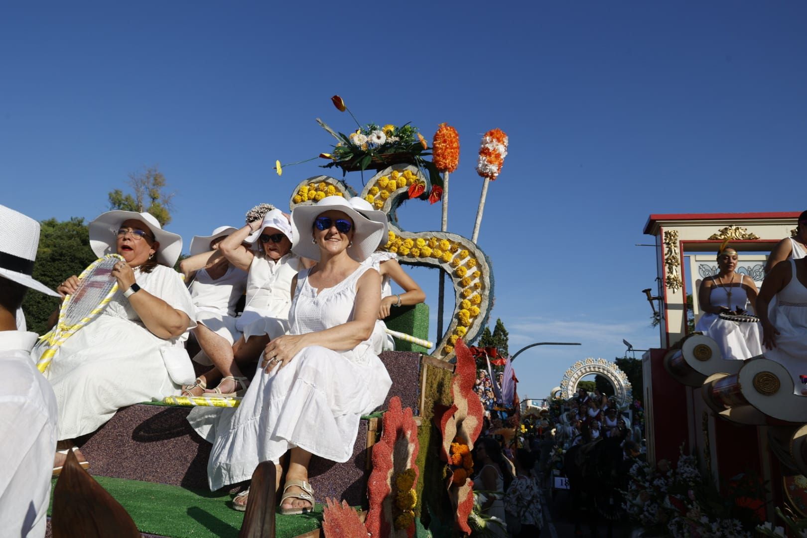 Fotos | La Batalla de Flores pone el broche de oro a la Feria de Julio de Valencia