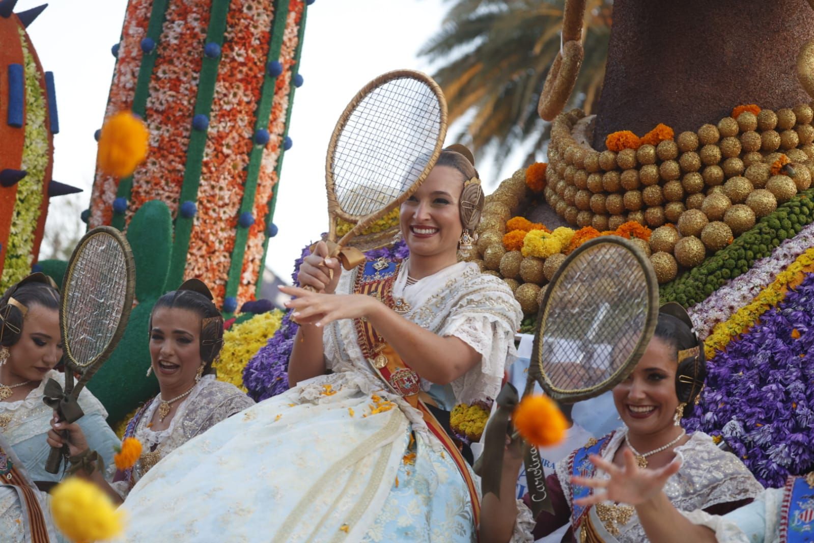 Fotos | La Batalla de Flores pone el broche de oro a la Feria de Julio de Valencia