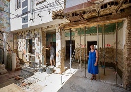 Carmen García, en su vivienda arrasada por la dana.
