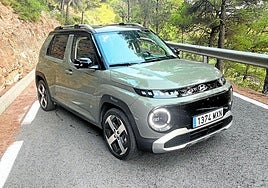 Los intermitentes de estilo píxel y las unidades de luces principales redondas caracterizan el frontal del Inster.