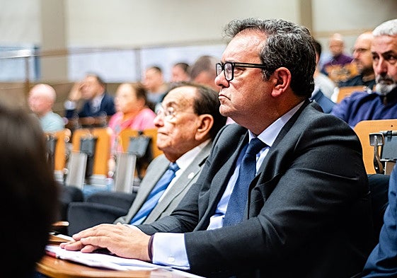 Braulio en una junta general de accionistas.