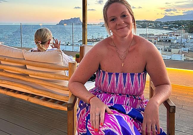 Bea de la Osa, con unas vistas espectaculares de Moraira.