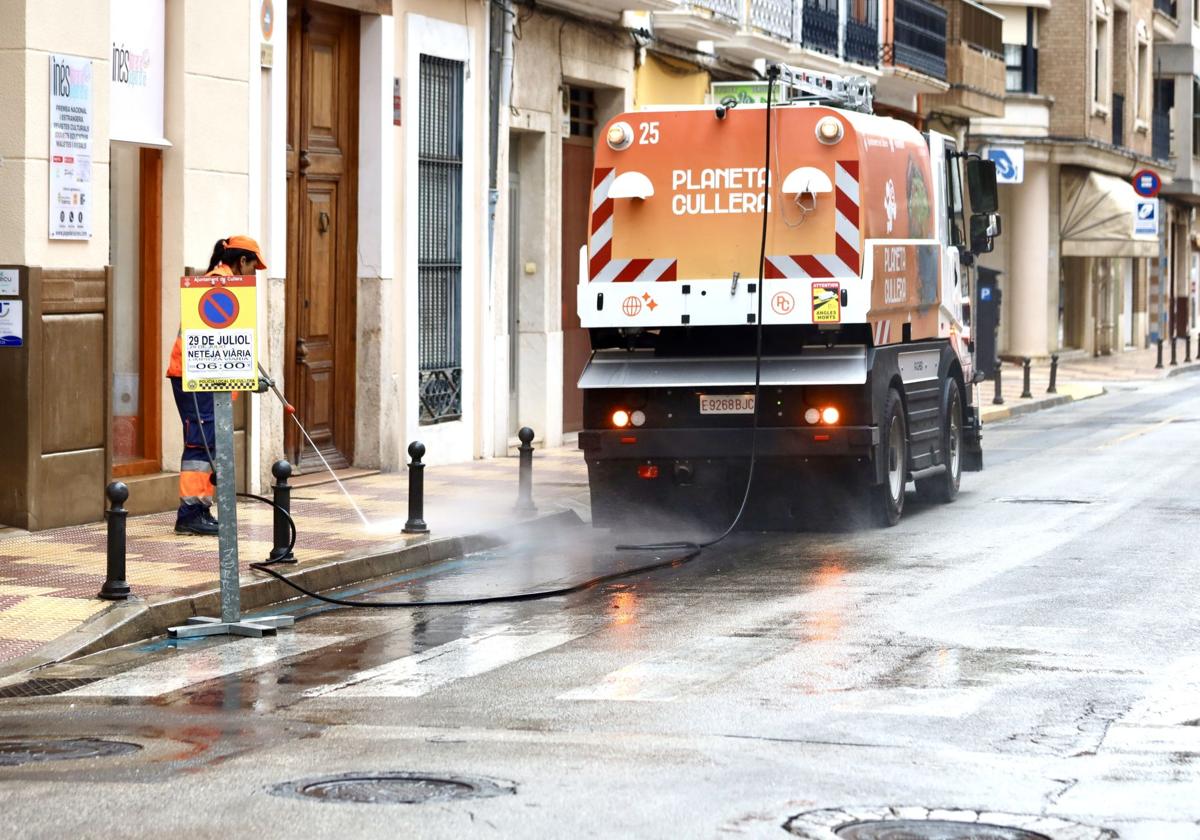 Limpieza de calles en Cullera.