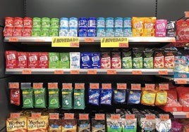 Estantería de chicles en un Mercadona.