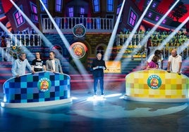 Herencia (azul) y Peñaranda de Bracamonte (amarillo) en la prueba de 'El diccionario' de 'El Grand Prix del Verano' 2025.