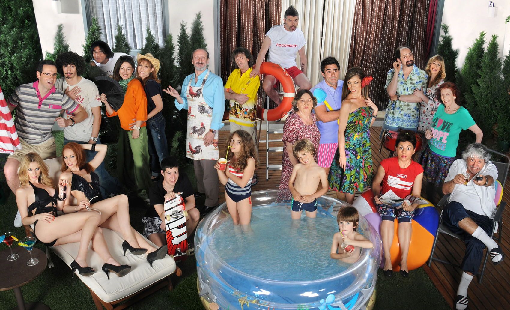 El elenco de actores original de la serie, en una fotografía del año 2011. Con camisa amarilla, Eduardo Gómez.