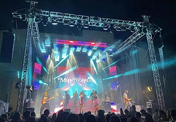 Una actuación de la Orquesta Montecarlo.