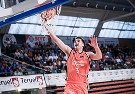 Nate Reuvers, durante un partido del Valencia Basket la temporada pasada.