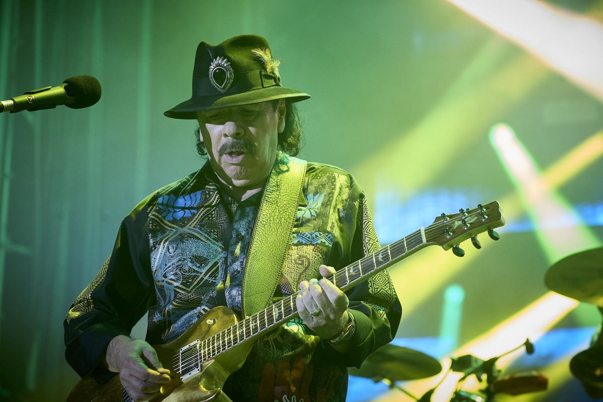 Carlos Santana encandila a Valencia