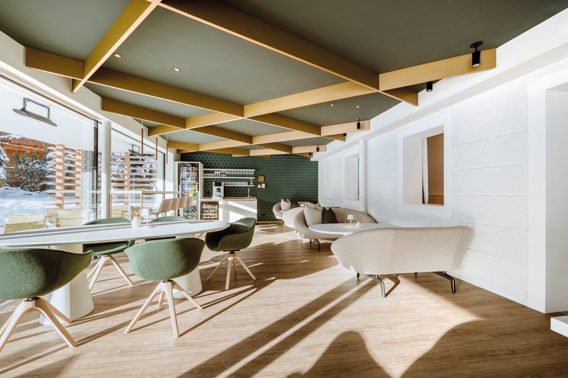 La vuelta al mundo sentados en muebles valencianos