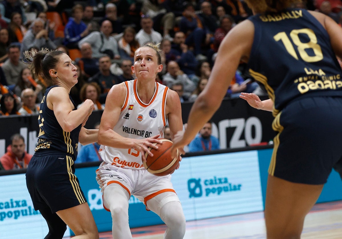 Leonie Fiebich la temporada pasada frente al Fenerbahce en la Fonteta.