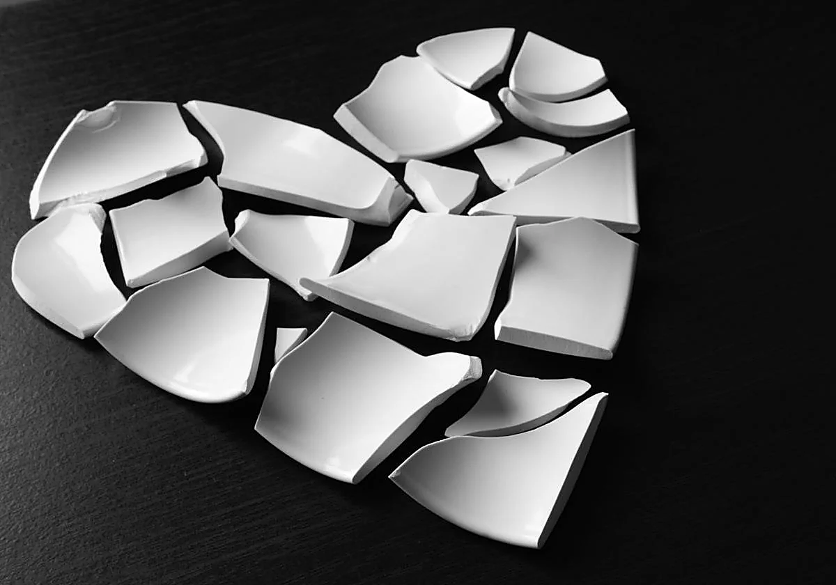 Corazón roto en añicos.