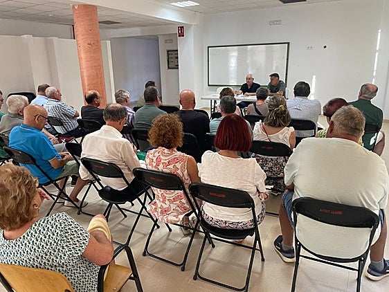Agricultores rechazan un proyecto solar que afecta a cultivos en Llaurí