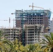 Un edificio en construcción en el barrio de Malilla.