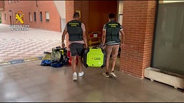 Material encontrado en las furgontas.