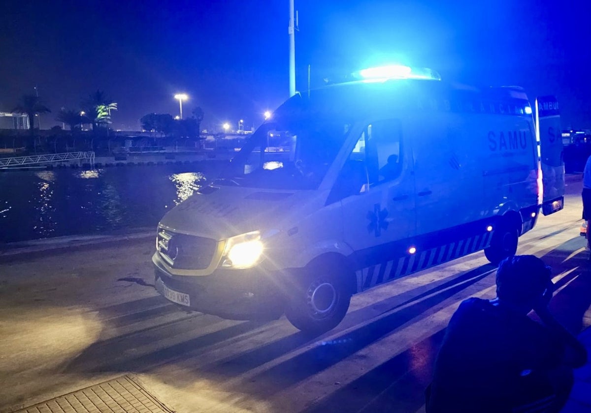 El joven fue evacuado por un SAMU al Hospital Clínico tras sufrir la caída.