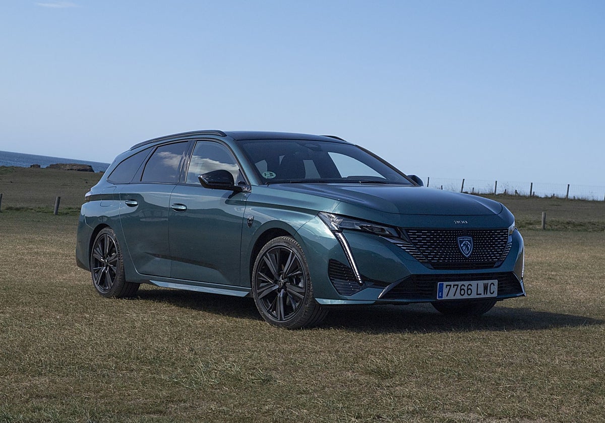 La nueva versión Hybrid de 145 CV está disponible tanto en la carrocería de cinco puertas como en la familiar SW.