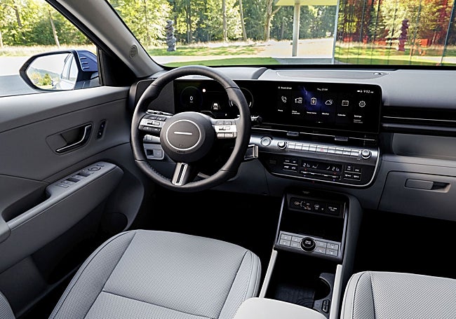 La doble pantalla conforma un panel digital para el sistema multimedia y el cuadro de mandos.