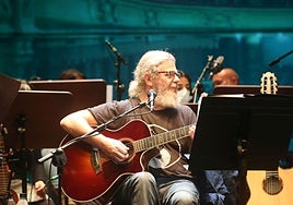 Gustavo Santaolalla durante un ensayo para su concierto en Madrid en 2021