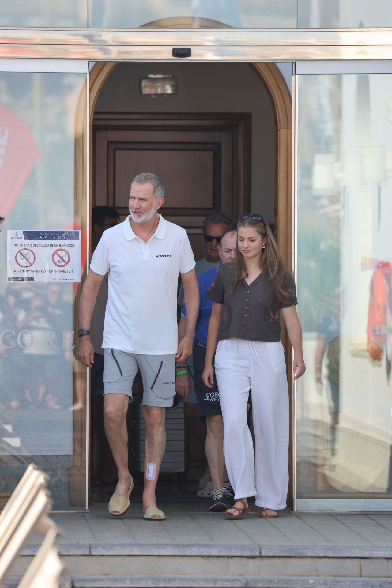 La princesa Leonor acompaña al rey Felipe VI al club náutico de Palma