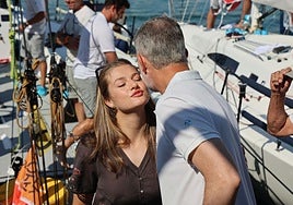 La princesa Leonor acompaña al rey Felipe VI al club náutico de Palma