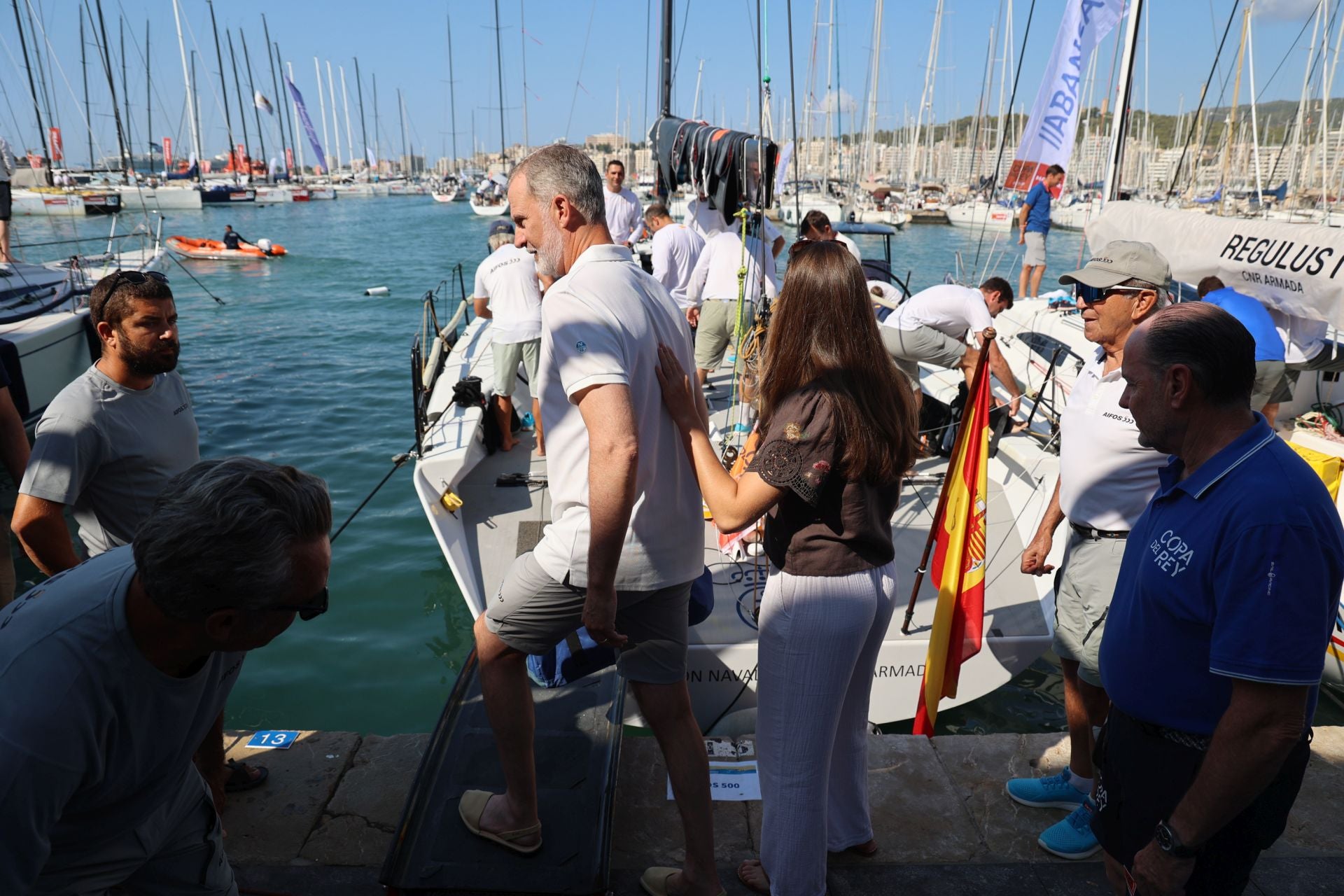 La princesa Leonor acompaña al rey Felipe VI al club náutico de Palma
