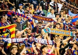 Afición del Levante en el Ciutat de Valencia.
