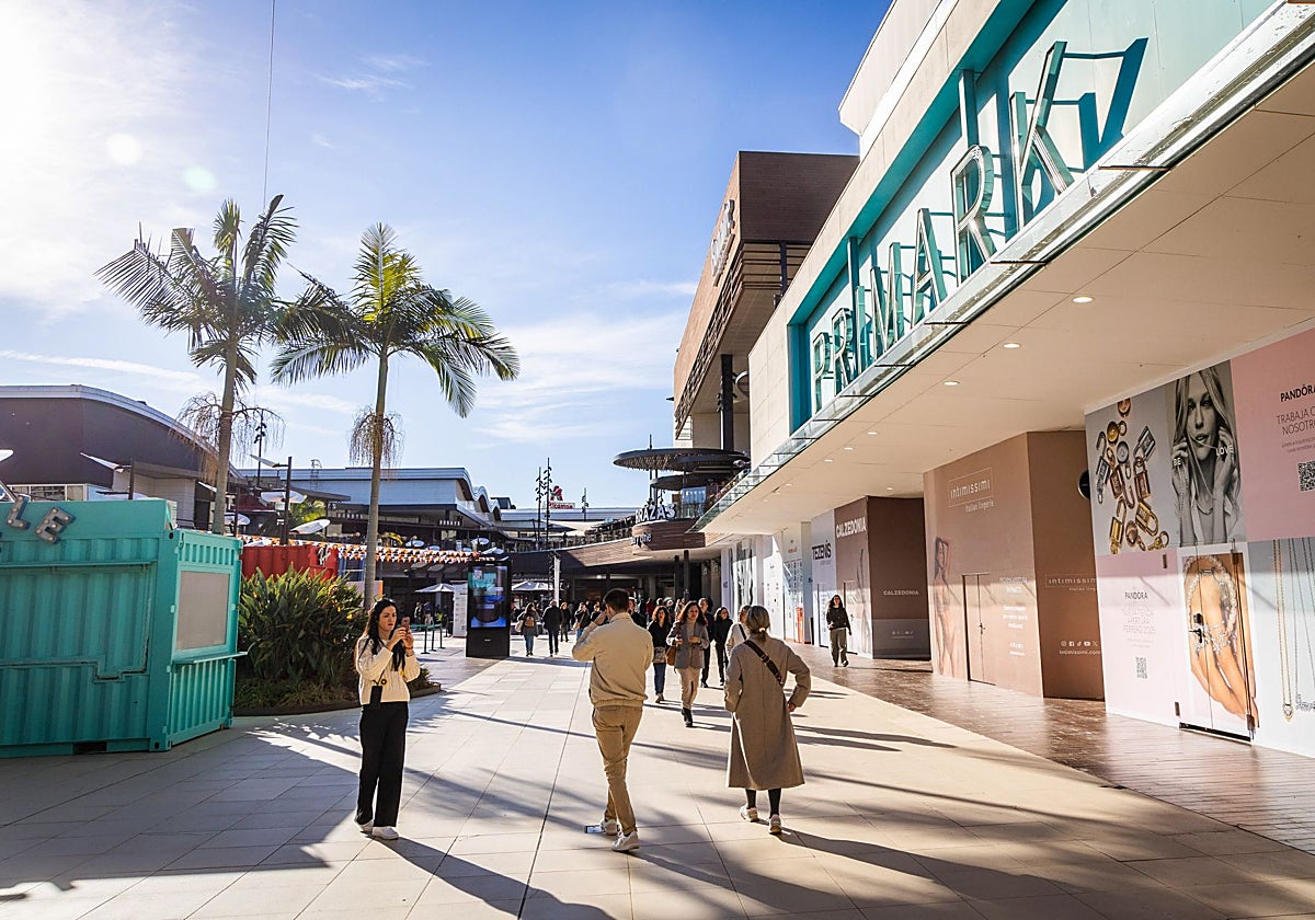 El incendio se ha producido en un cuatro eléctrico en la segunda planta del establecimiento.