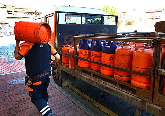 Un repartidor de butano en una imagen de archivo.