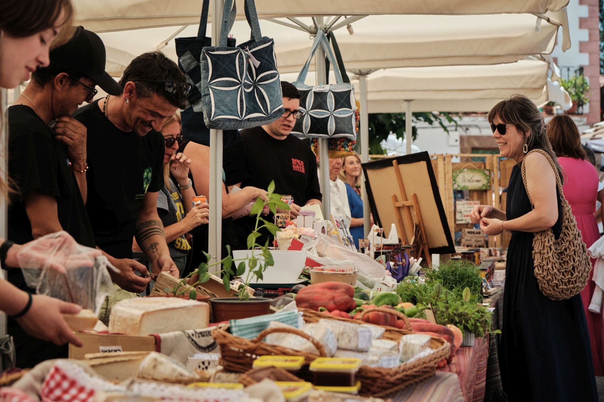 La paella más solidaria con la zona cero se cocina a 600 kilómetros de Valencia