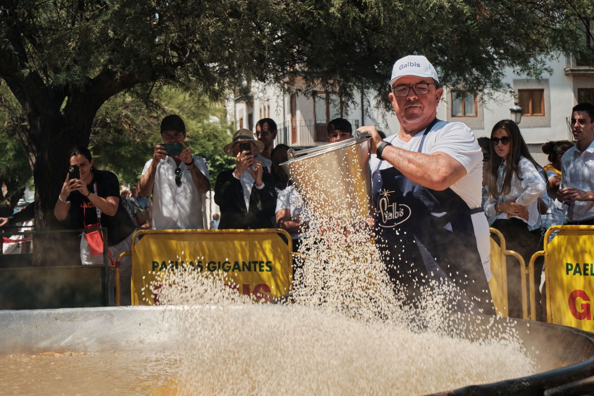 La paella más solidaria con la zona cero se cocina a 600 kilómetros de Valencia