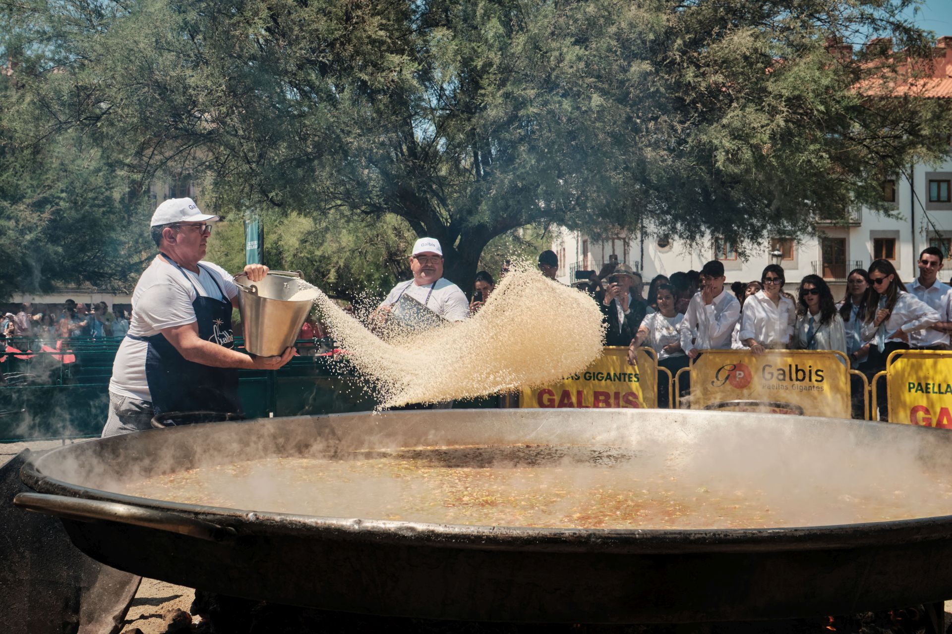 La paella más solidaria con la zona cero se cocina a 600 kilómetros de Valencia