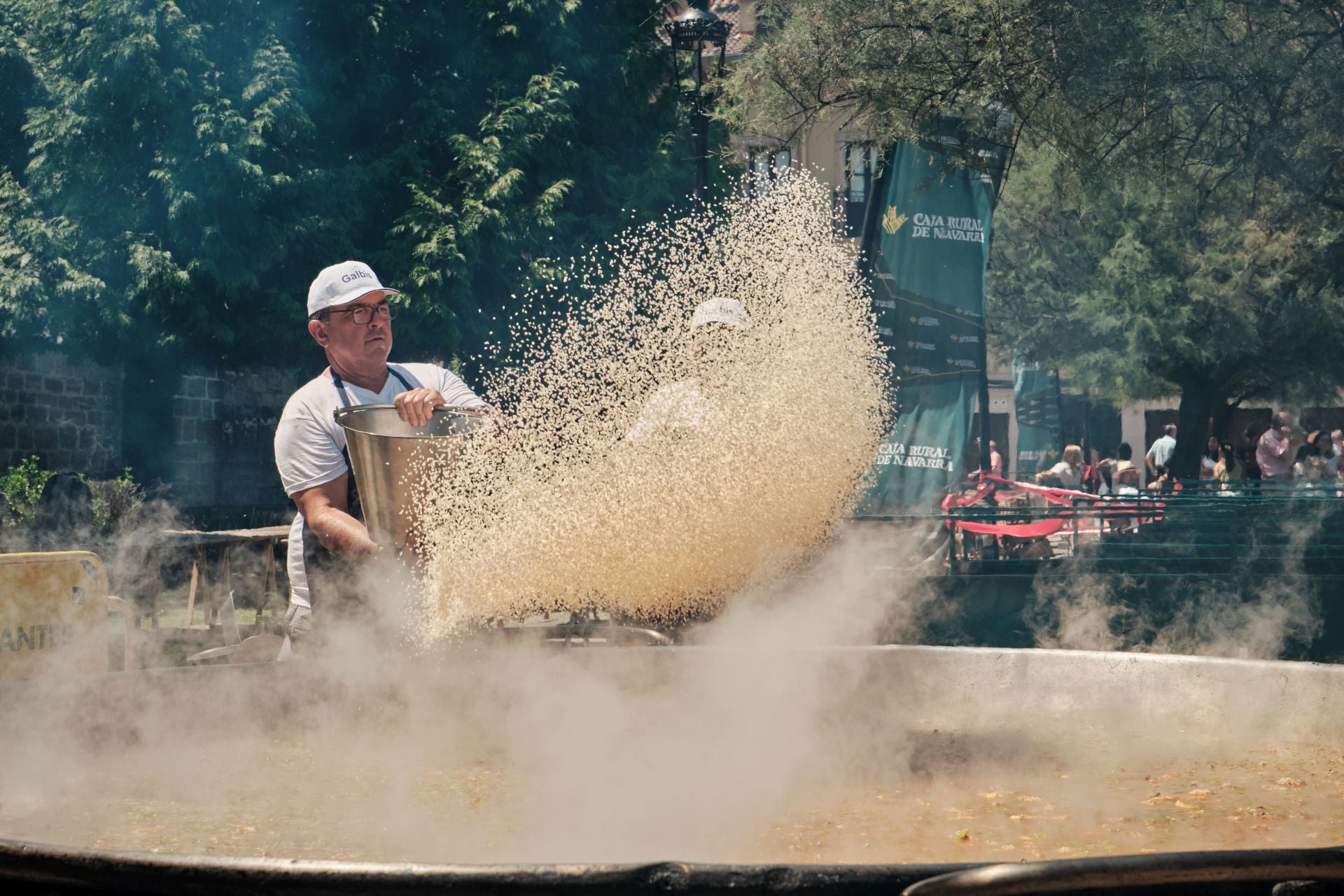 La paella más solidaria con la zona cero se cocina a 600 kilómetros de Valencia