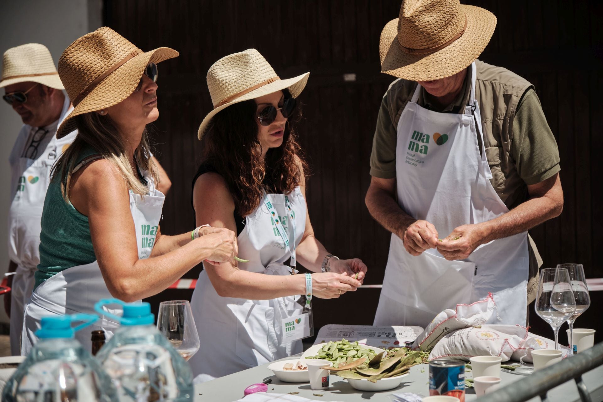 La paella más solidaria con la zona cero se cocina a 600 kilómetros de Valencia