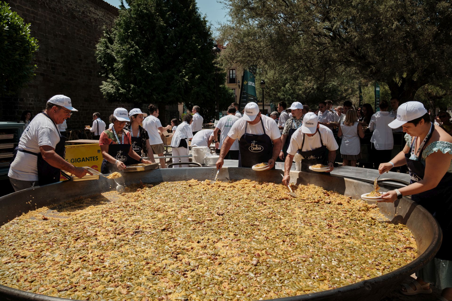 La paella más solidaria con la zona cero se cocina a 600 kilómetros de Valencia